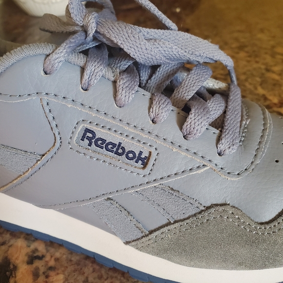 Classic Reebok Sneakers - Picture 2 of 8